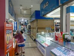 Suasana Sepi dan Pilu, Mal di Tangsel Ini Kini Hanya Dihiasi Iklan “Disewa” di Kios-Kios yang Tutup
