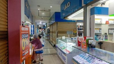 Suasana Sepi dan Pilu, Mal di Tangsel Ini Kini Hanya Dihiasi Iklan “Disewa” di Kios-Kios yang Tutup